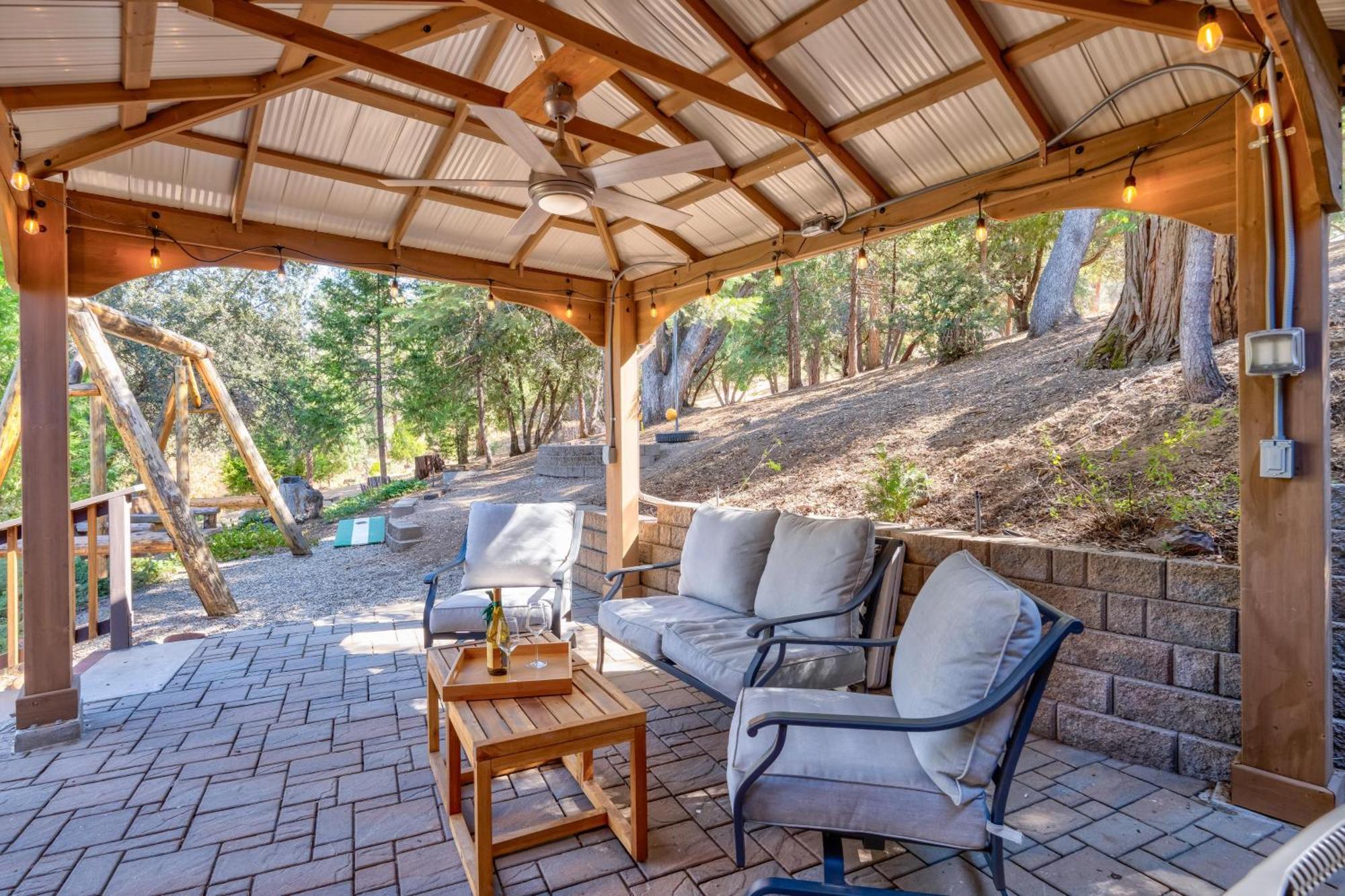 Cedar Mountain Lodge Oakhurst Exterior photo